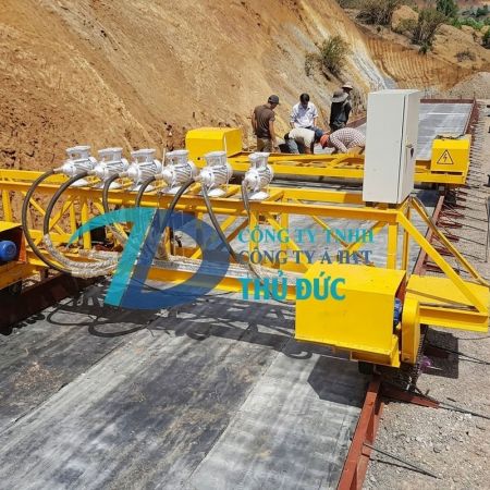 Máy đầm tự hành Máy đầm tự hành