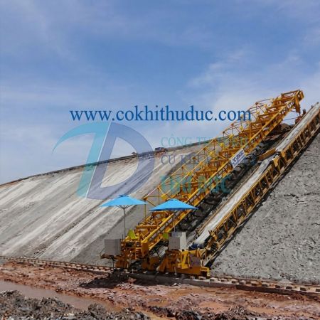 Máy rải bê tông mái dốc Máy rải bê tông mái dốc
