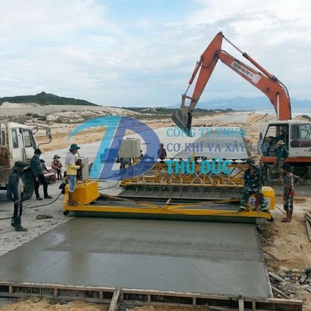 Máy trải bê tông xi măng 3 trục Máy trải bê tông xi măng 3 trục