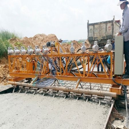 Máy đầm tự hành Máy đầm tự hành