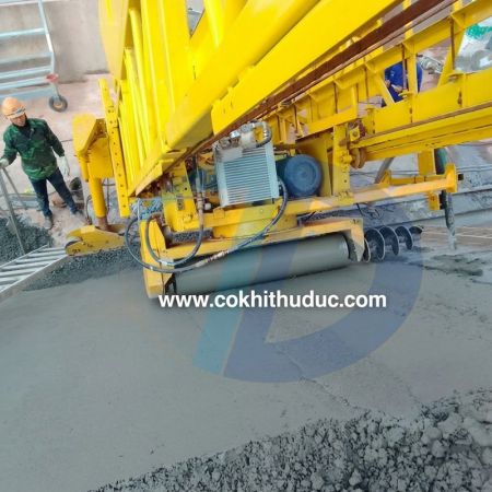 Máy rải bê tông mái dốc Máy rải bê tông mái dốc
